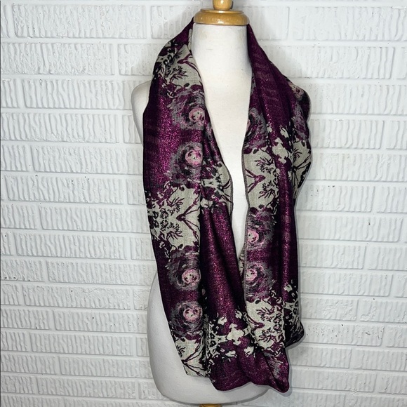 Elegant Purple and Cream infinity Scarf - Picture 1 of 2